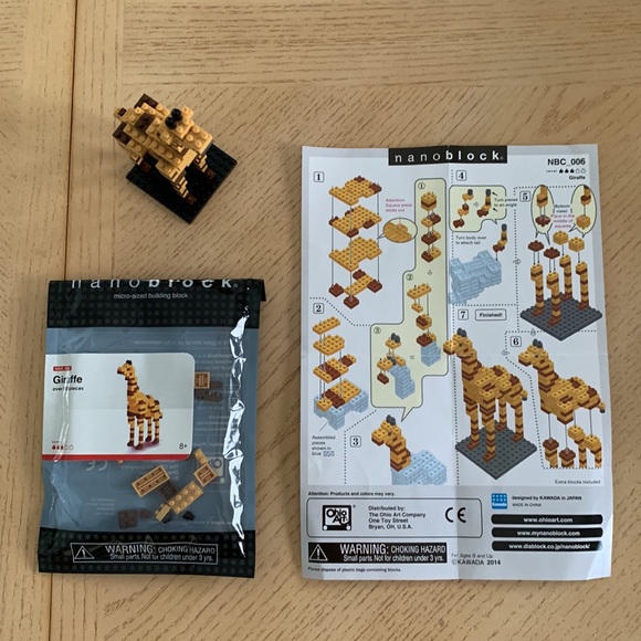 nanoblock Assortment (Tower of Pisa, Giraffe, Crocodile, Display Case) - Picture 10 of 15